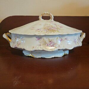 Antique Limoges Haviland soup tureen with lid. 9 x 11 x 5.5"
